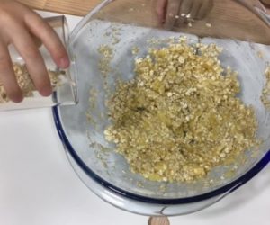 Oats pouring